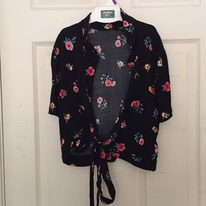 Floral Wrap Top✨
